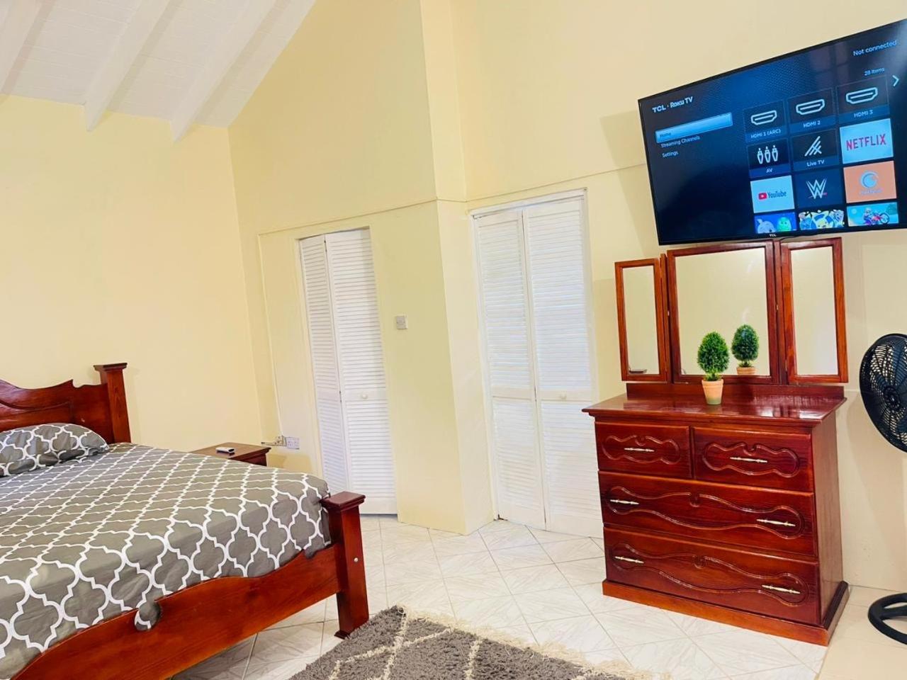 Castle Berry Apartments Kingstown Exterior foto