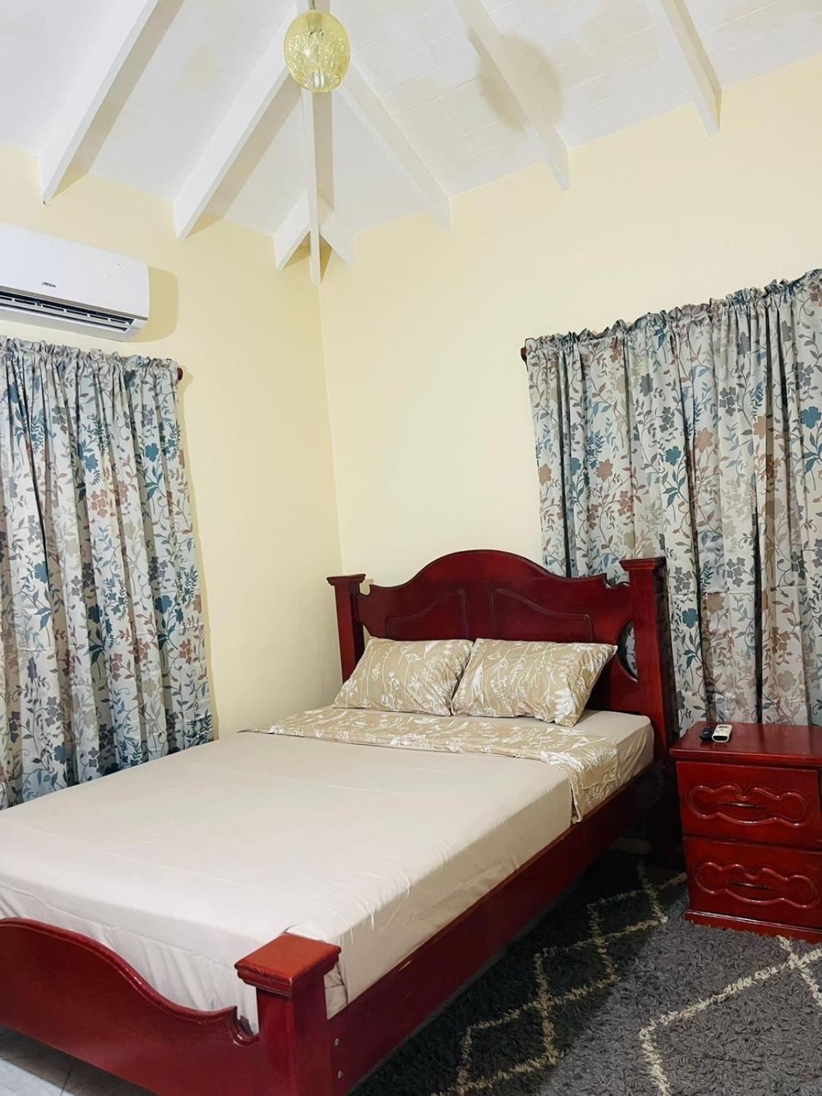 Castle Berry Apartments Kingstown Exterior foto